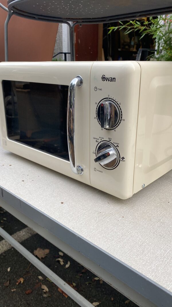Swan Ivory Color Convection Microwave