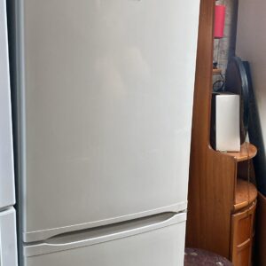 Bosch 60/40 fridge freezer in excellent condition carries a six month guarantee
