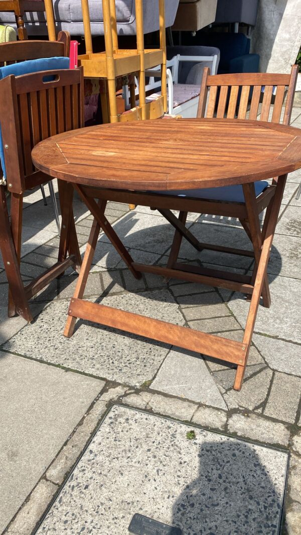 Teak garden folding table with two matching folding chairs - Image 7
